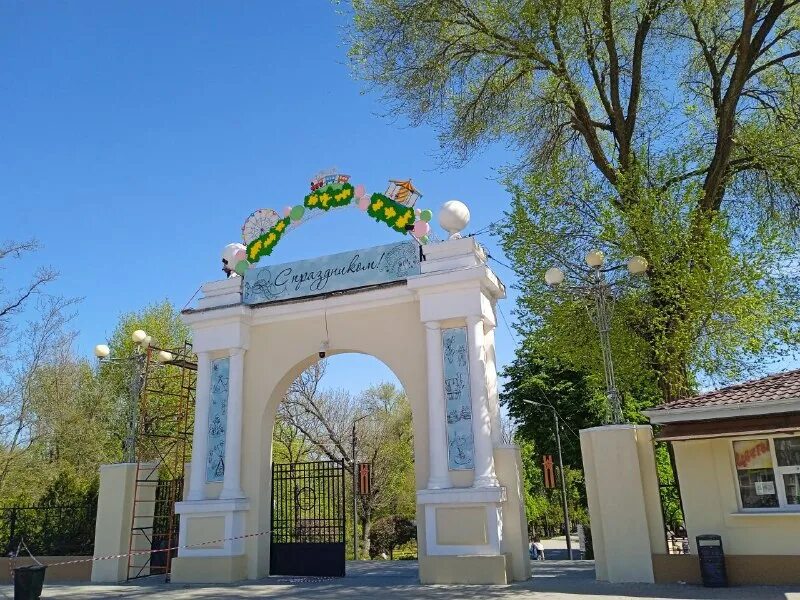 Таганрог открыт. Памятные доски на стене. Таганрог открыт. Таганрог туристический. Таганрог открыт.