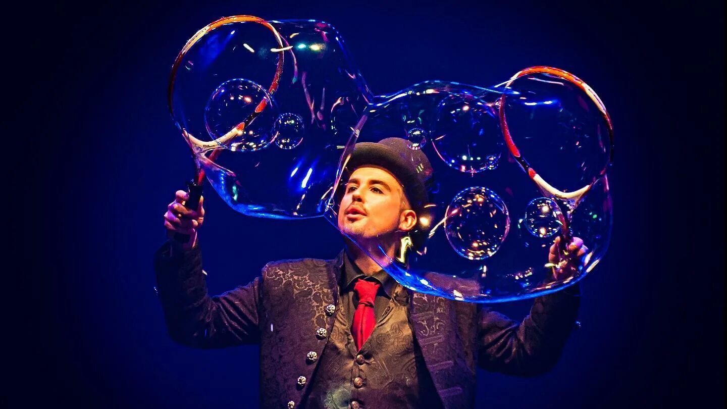 Шоу мыльных пузырей для детей. Шоу пузырей русалочка. Шоу пузырей москва. Шоу гигантских мыльных пузырей. Неоновое мыльное шоу.