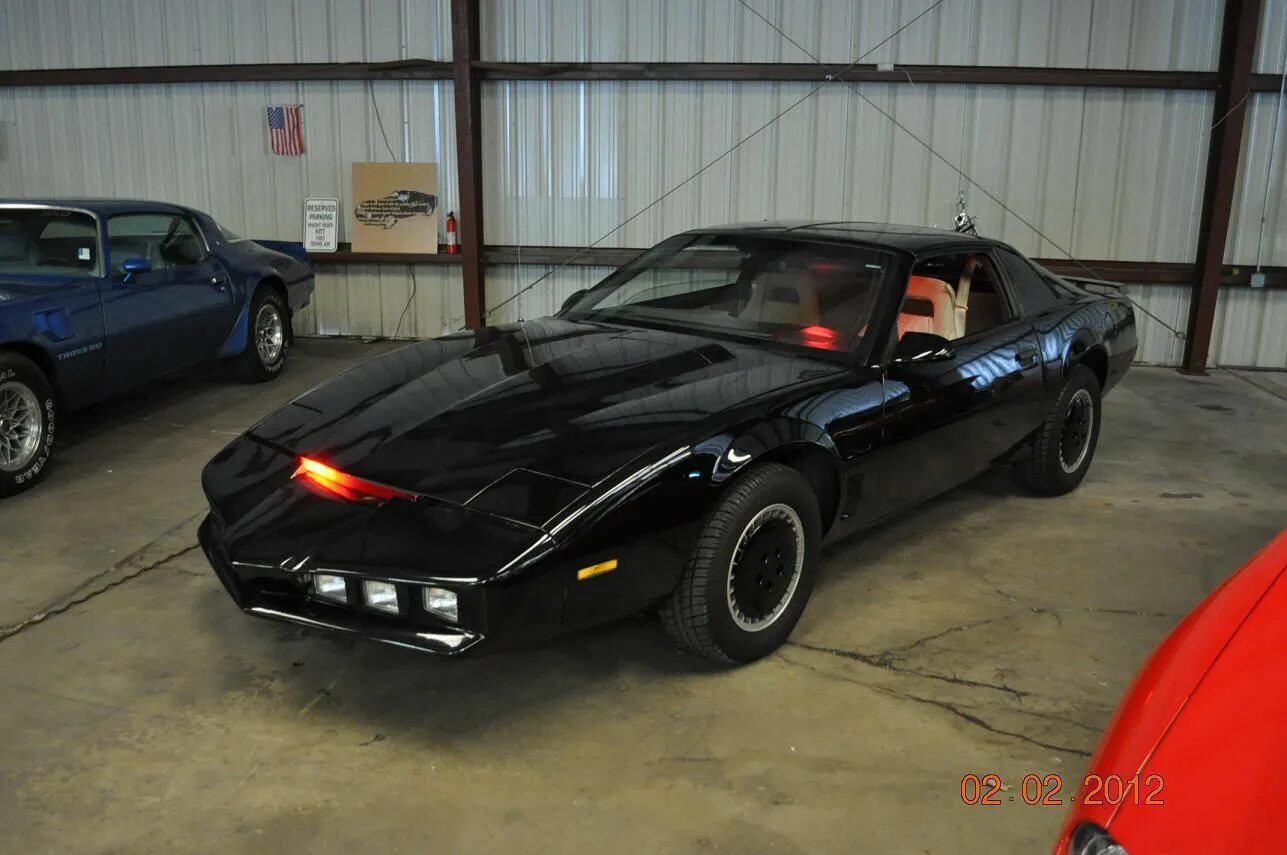 Рыцарь дорог отзывы. Понтиак транс ам 1982 китт. pontiac firebird 1982. pontiac firebird trans am 1982. рыцарь дорог 1982 машина.