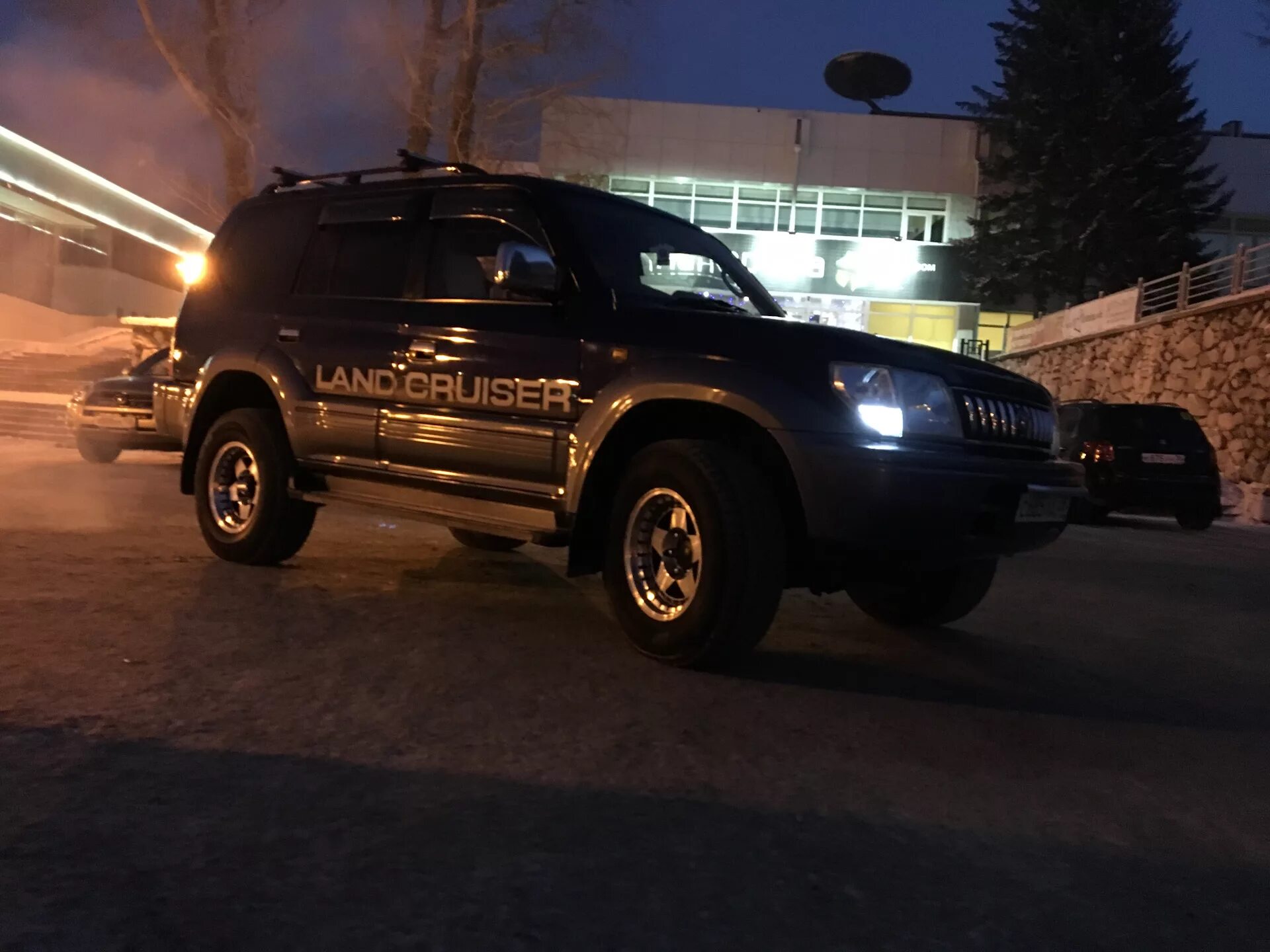 Колесо прадо 90. Toyota land cruiser prado 90 колеса. Колесо прадо 90. Toyota land cruiser 90 диски r16. Прадо 90 на 35 колесах.