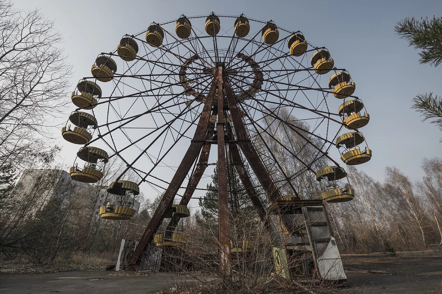 Как называется припять. Колесо обозрения припять 1986. чернобыль припять. чернобыль колесо смерти. карусель чернобыль арт.