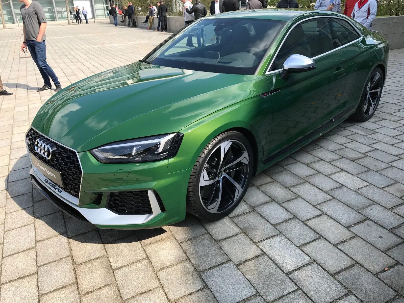 Green сколько стоит. Audi a5 зеленая. Ауди а6 зеленый матовый. Ауди а5 зеленая матовая. Audi a6 зеленая.