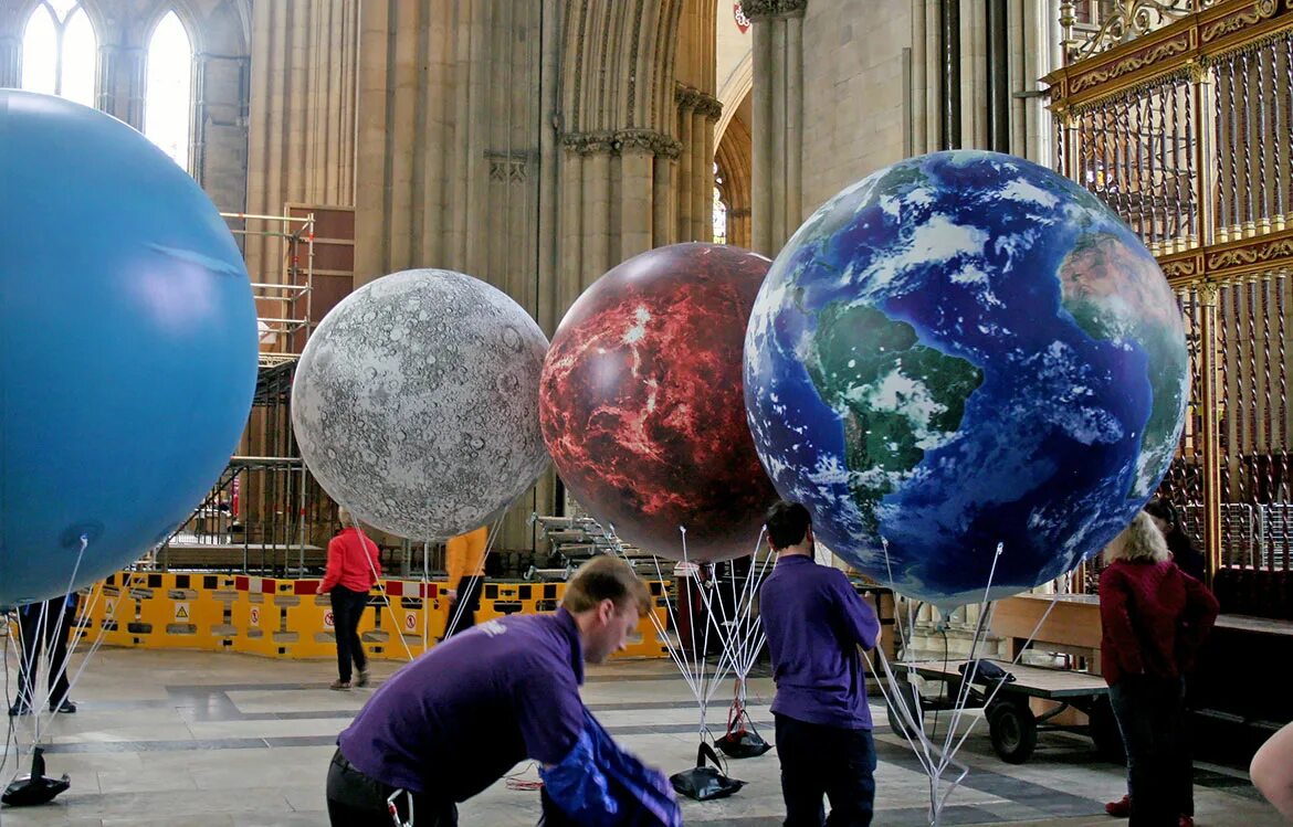 Видео про шаре. Гигантские воздушные шары. Шарики в виде планет. Огромные надувные шары. Воздушный шар Планета.