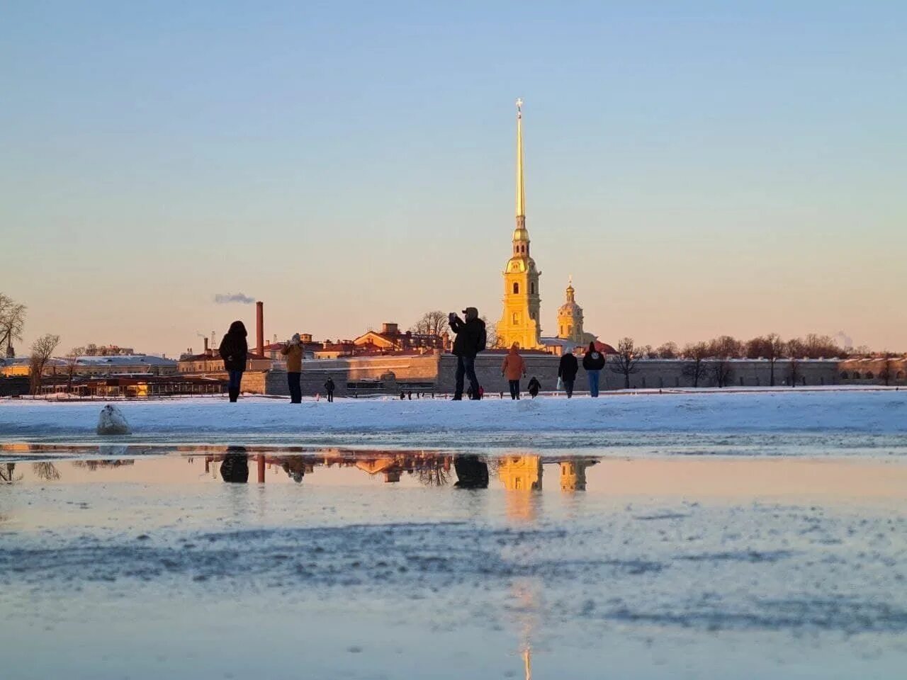 Когда придет тепло в спб. Санкт-Петербург весной вид с воды. Обои на рабочий стол Питер весной.