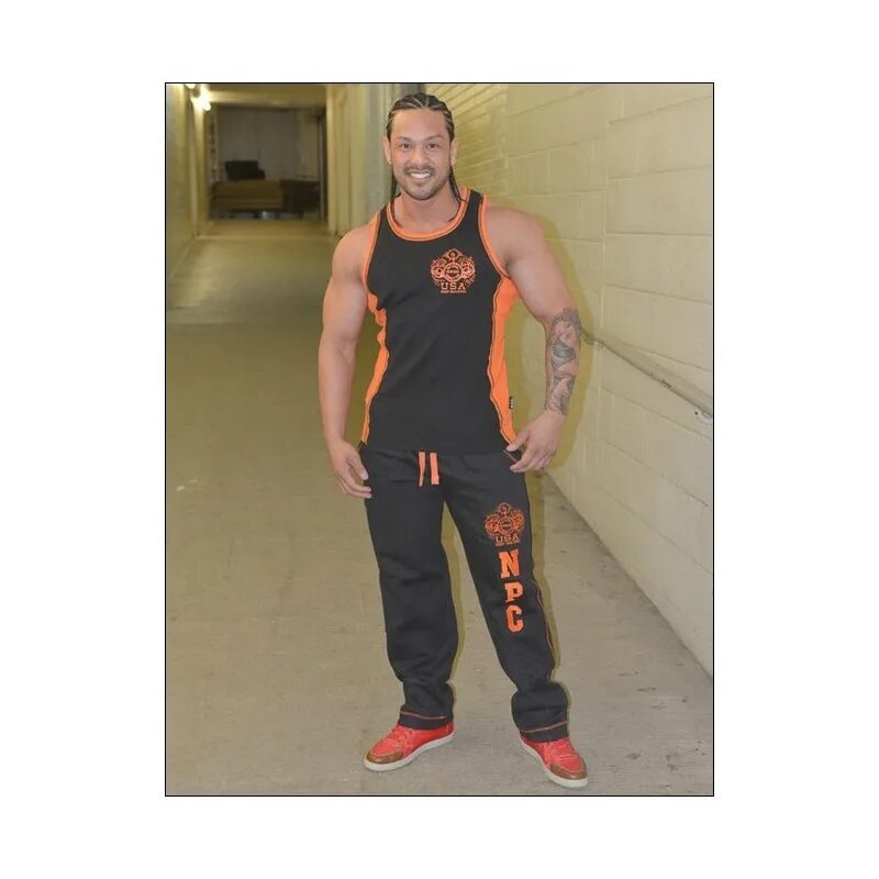 Skyrim изольда. Npc одежда. Одежда npc usa. Одежда для бодибилдеров. Спортивные куртки для бодибилдеров.