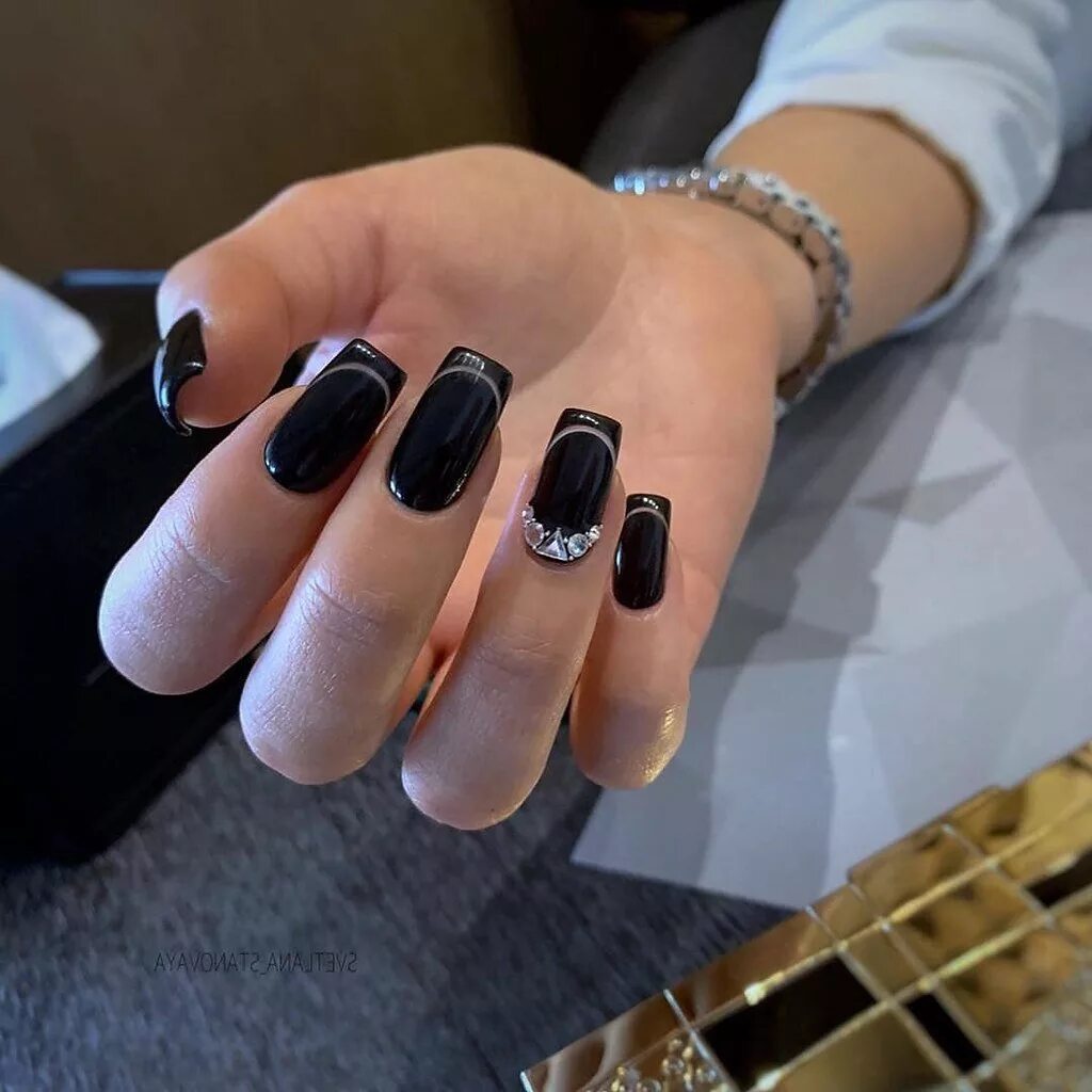 темные квадратные ногти. ногти квадратной формы темные. черные ногти. черные матовые ногти квадрат. ногти квадратной формы темные.