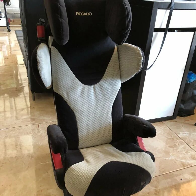 Recaro sport автокресла. Автокресло Recaro алькантара. Recaro автокресло ВАЗ 2105. Автокресло Recaro трансформируется. Автокресло рекаро коричневый.