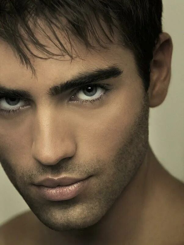 азербайджанский флаг на лице. братья арабы фархад. омар боркан аль гала. лауко фархад. самые красивые азербайджанские парни.