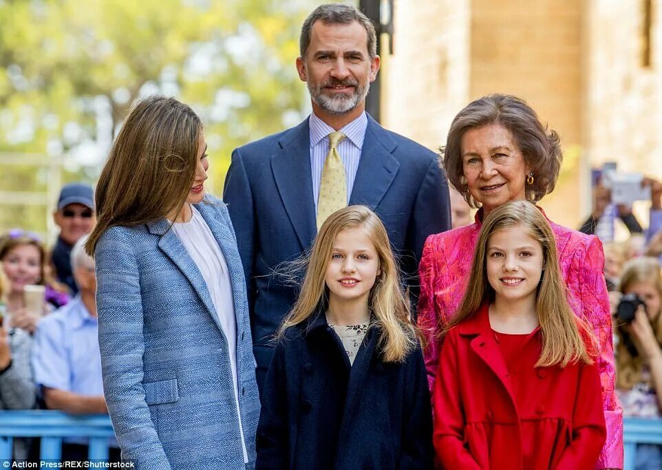 семья испанского короля филиппа. дочери короля испании филиппа 2022. королевская семья испании. дочери короля испании филиппа. король испании филипп.