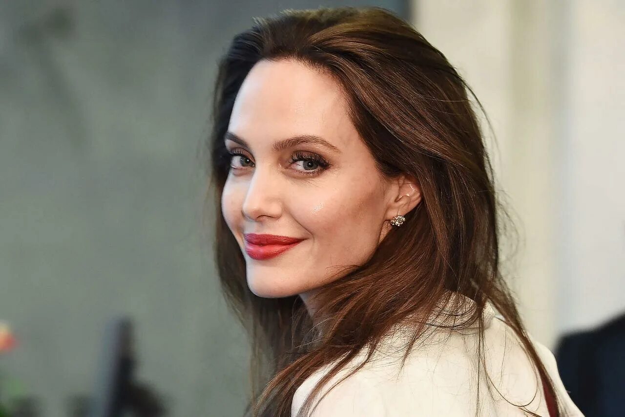 Женщина родился 18. Анджелина Джоли. Анджелина Джоли 2022. Анджелина Джоли фото. Анджелина Джоли 2023.
