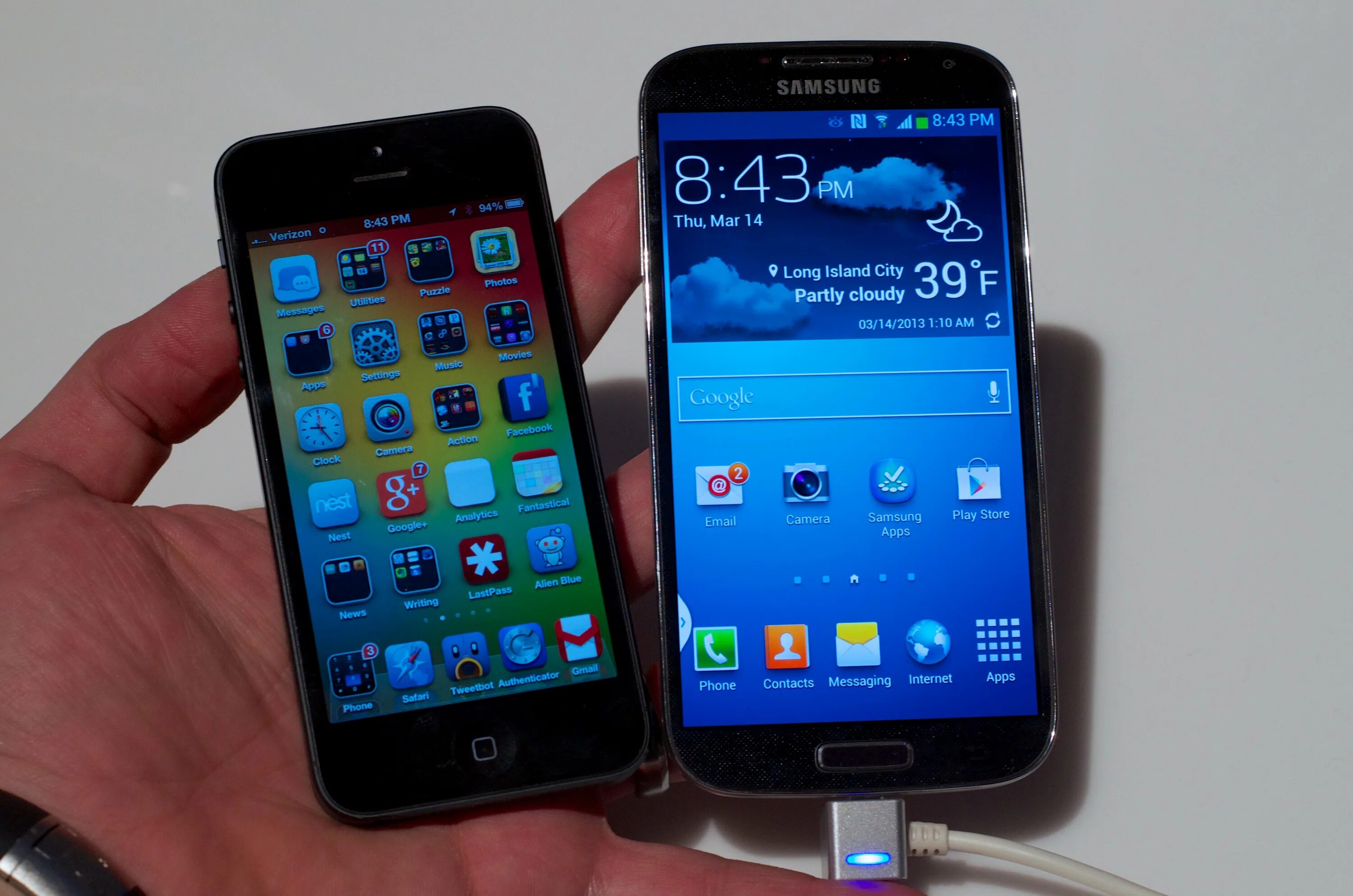 Samsung s4. Samsung Galaxy s4 Mini. Samsung Galaxy s5. Iphone 4 и Samsung Galaxy s. Сравнение айфона 15 и самсунг с 24