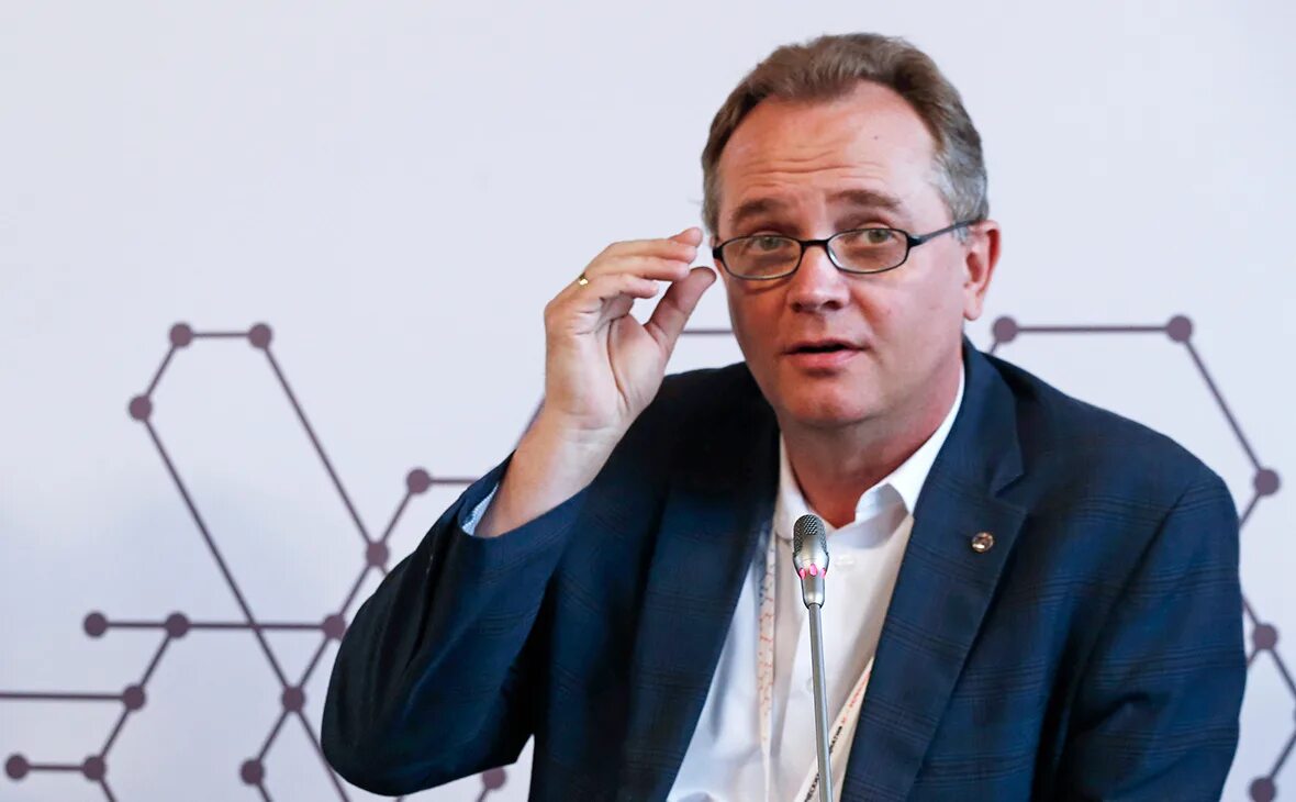 Собственник иностранец. Собственник иностранец. Владельцы российских футбольных клубов. Собственник иностранец. Собственник иностранец.