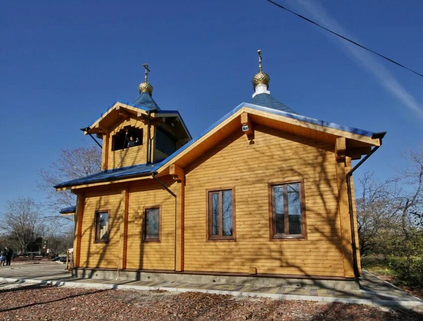 Храм иоанна кронштадтского шахты хбк. Храм смоленской иконы божией матери ростов. Храм рудник. Храм рудник. Храм рудник.