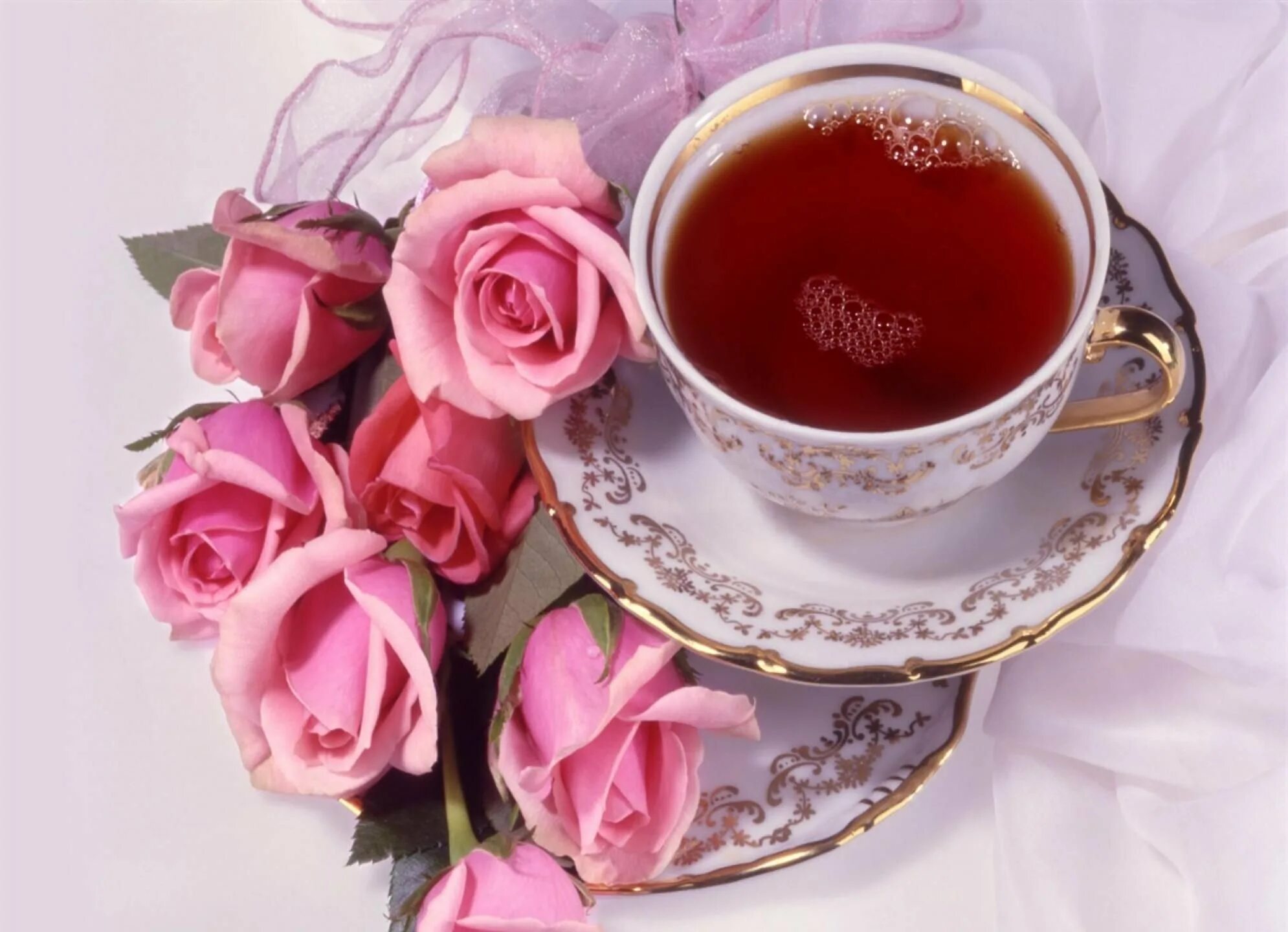 Доброе утро любимая розы. Доброе утро чашка чая. С добрым утром картинки красивые. Чай с розой. Утренний чай с цветами.