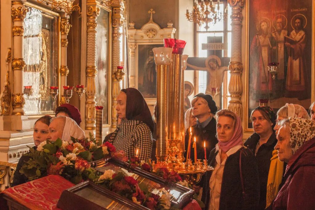 Церковь в Брюсовом переулке в Москве. Храм Воскресения Словущего в Брюсовом переулке. Иконы храма Воскресения Словущего в Брюсовом переулке.