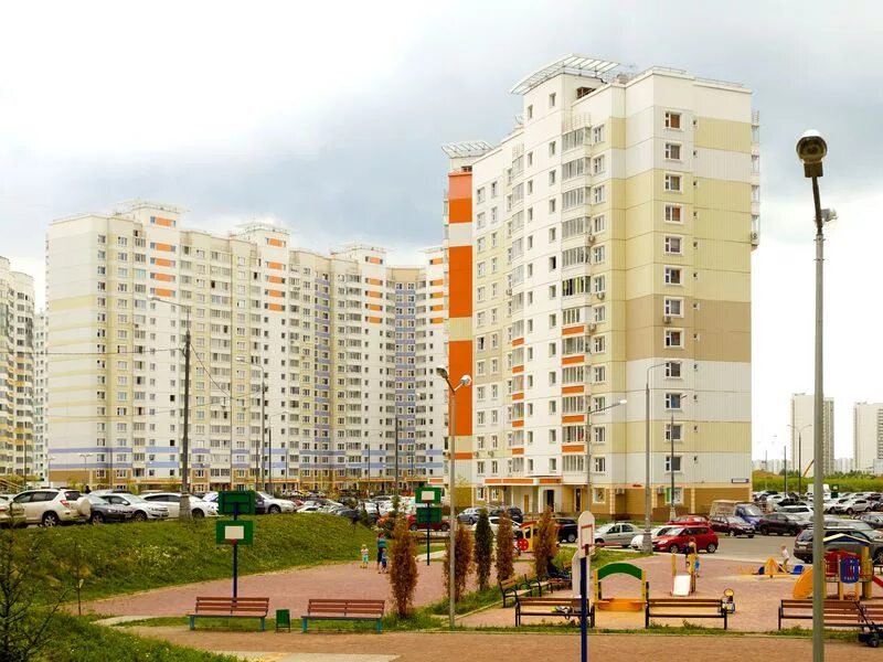 Жк бунинский метро. Жк бунинский метро. Жк бунинские кварталы. Жк бунинский в прошлом веке фото. Улица александры монаховой, 95к3.