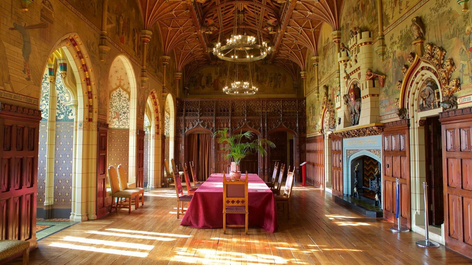 Зал в старинном замке. Замок Данробин внутри. Замок Калейн Шотландия внутри. Нойшванштайн Тронный зал. Замок Данробин Шотландия интерьер.