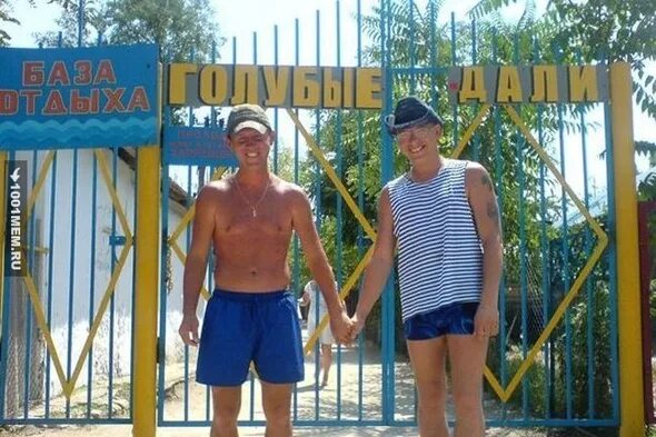 идет штирлиц по лесу. анекдот голубые ели. очень смешной анекдот про медиков. анекдот голубые ели. шутка про голубые ели.