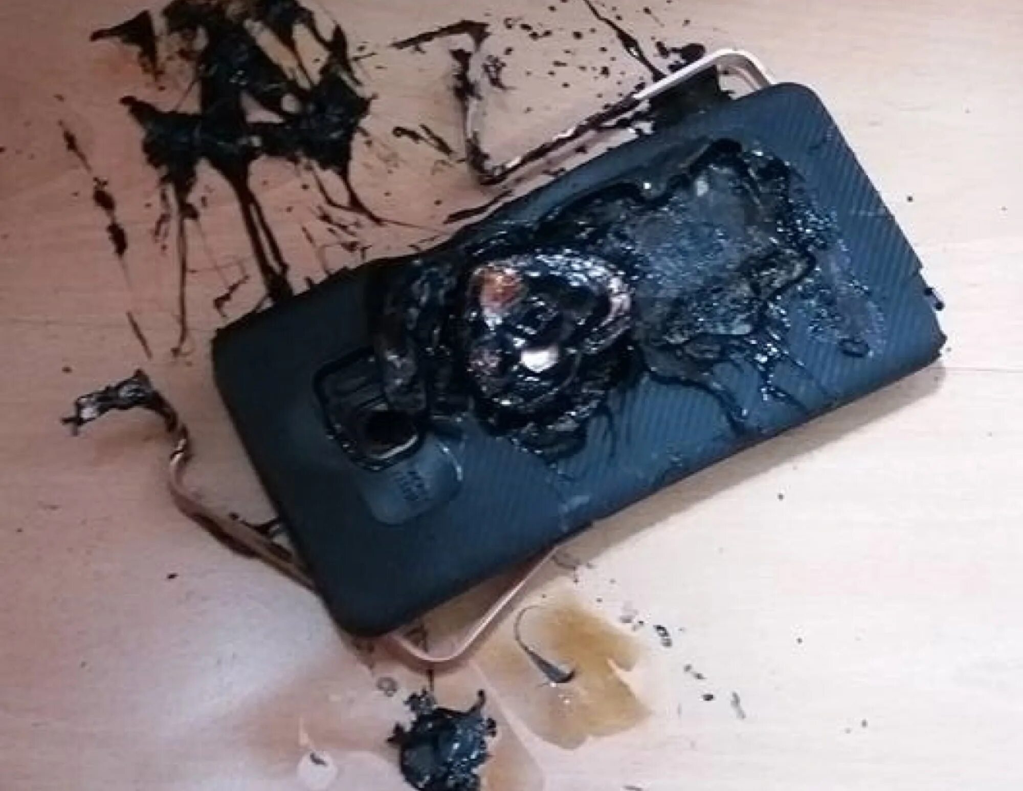 Samsung Galaxy Note 7 взрывается. Самсунг ноут 7 взорвался. Samsung Galaxy Note 7 explode. Samsung Galaxy 7 взрываются. Samsung сгорел