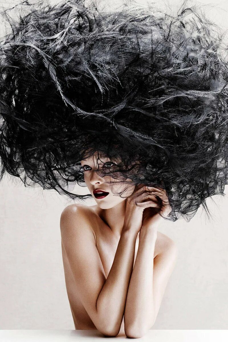 Растрепанная прическа. Растрепанные волосы. Растрепанные волосы. Анджелина джоли с дредами. Растрепанные волосы.