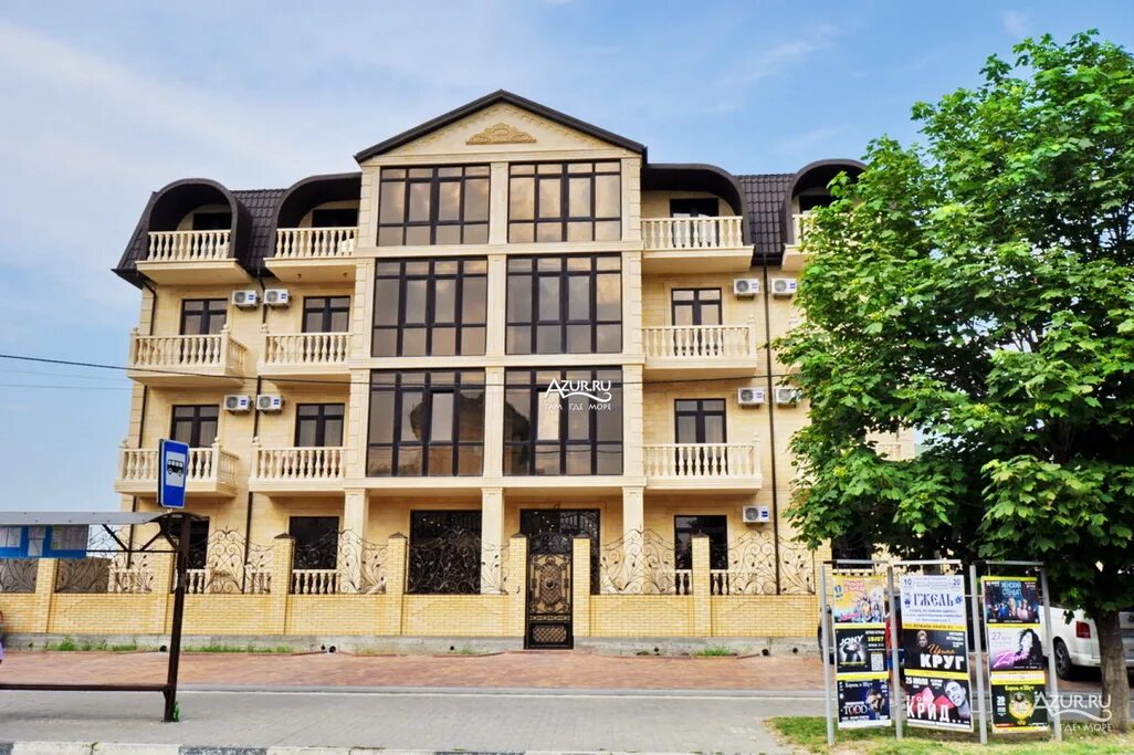 Манэ витязево. Витязево ул горького 11. Витязево отель моне. Манэ гостевой дом. Гостевой дом «manе» витязево.