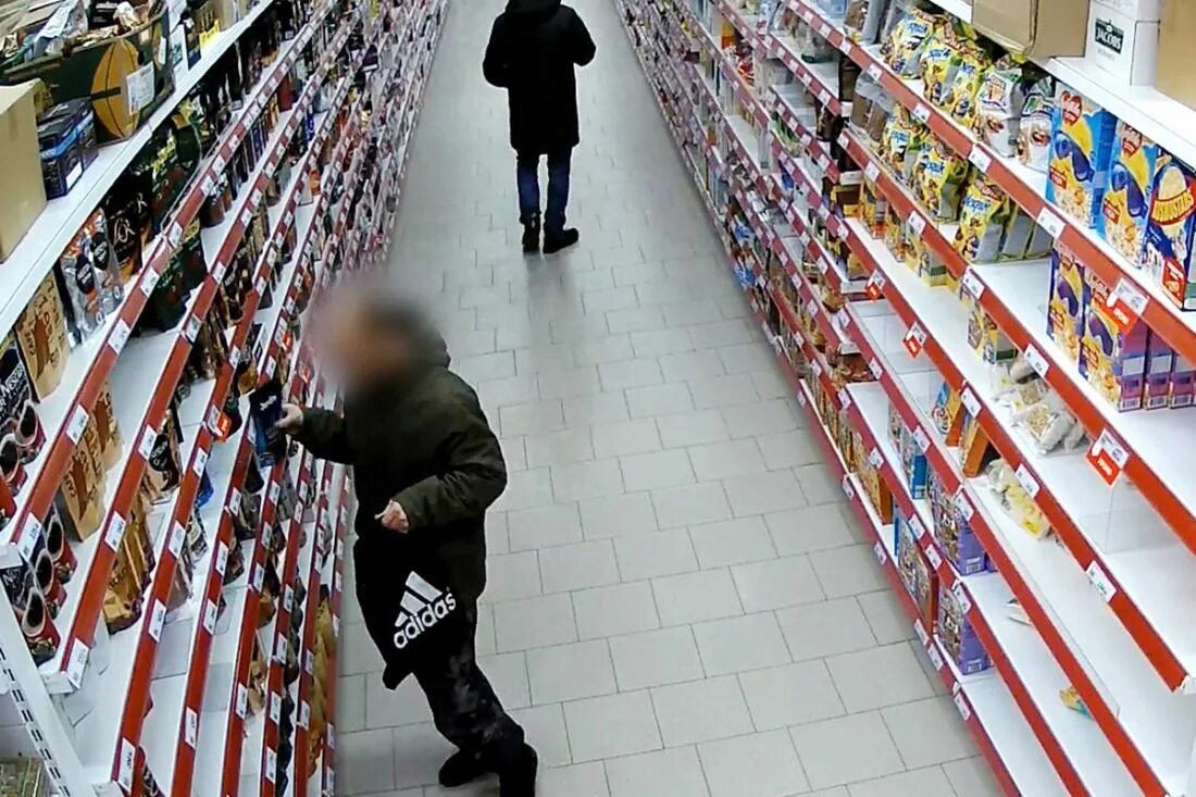 Кража продуктов из магазина. Кража в магазине. Кража в супермаркете. Украл в магазине. Воровство в супермаркетах.