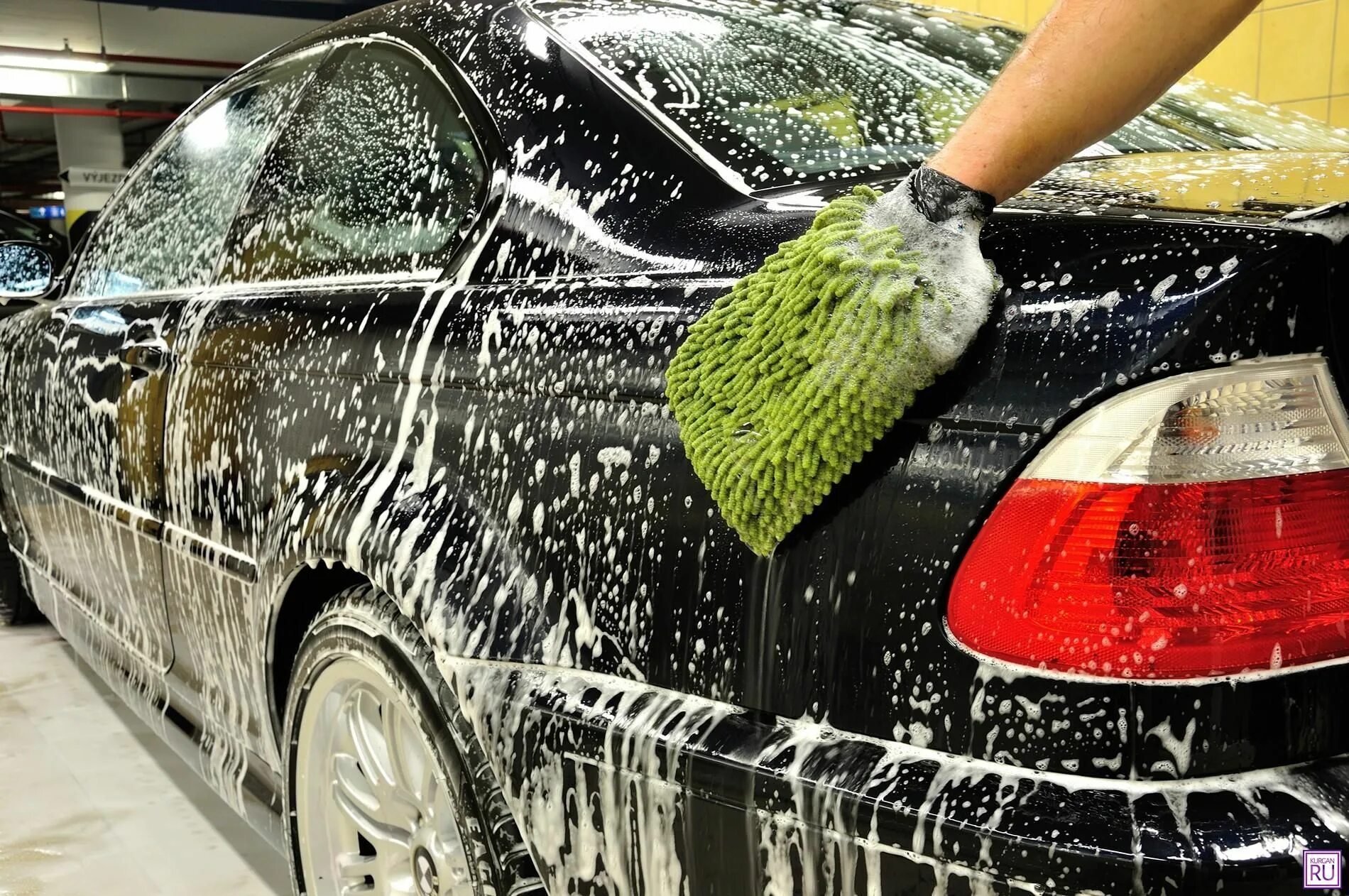 Мойка выключись. Автомойщик детейлер. moyka car wash. ручная мойка для автомобиля. мойка кузова автомобиля.
