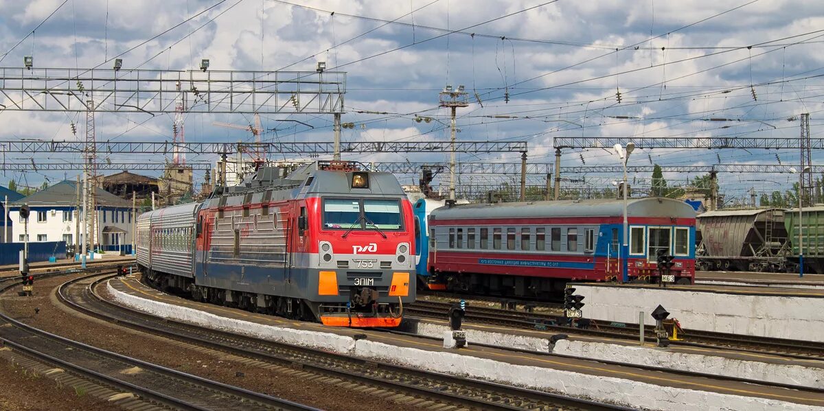 станция лиски эр9. эп20 лиски. эп1м кавказская. модель эд9м ржд. лиски севастополь поезд.