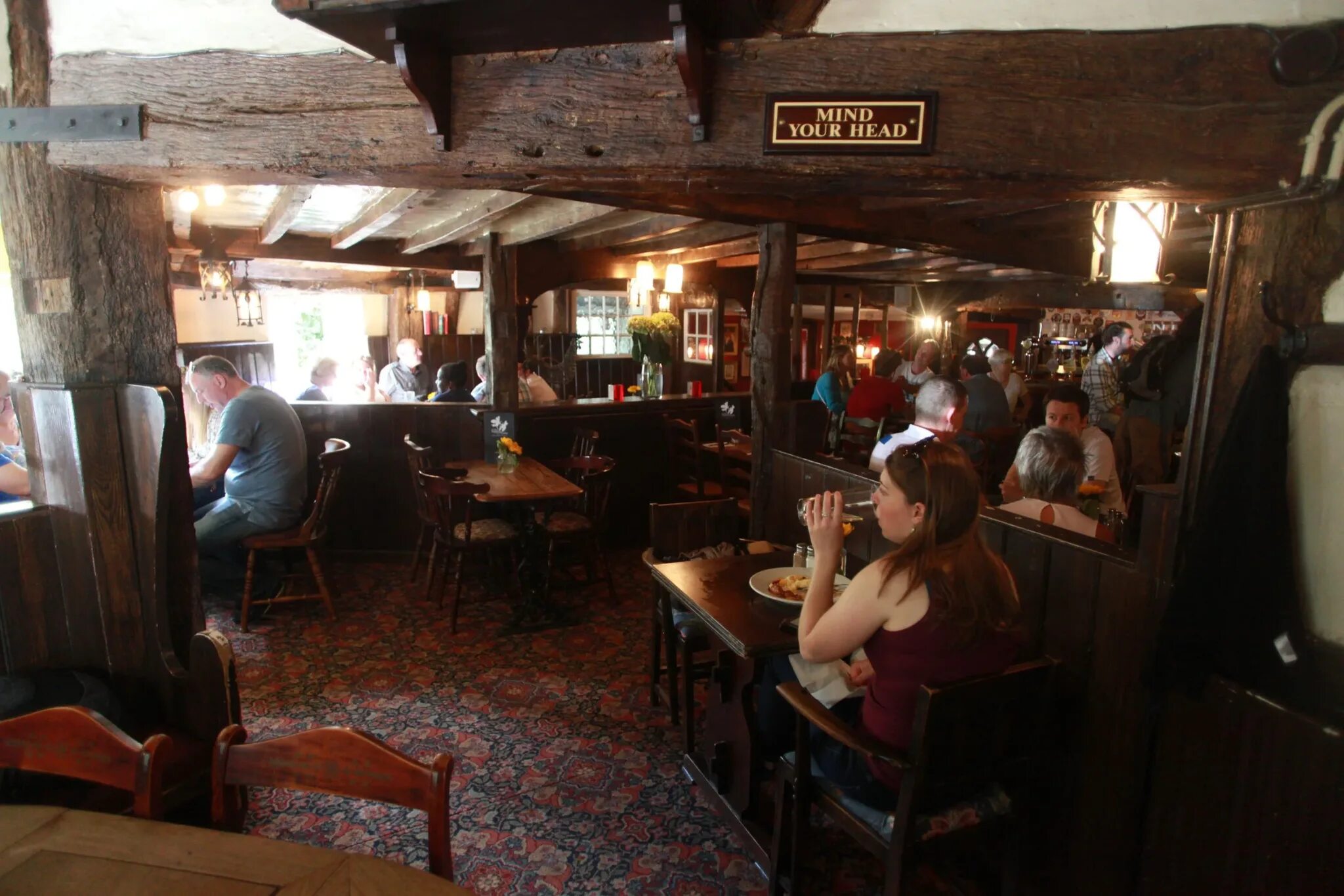 Самый старый паб в англии закрылся. Паб закрывается. Паб зе кок. Бар джой меню. Бар закрыт.