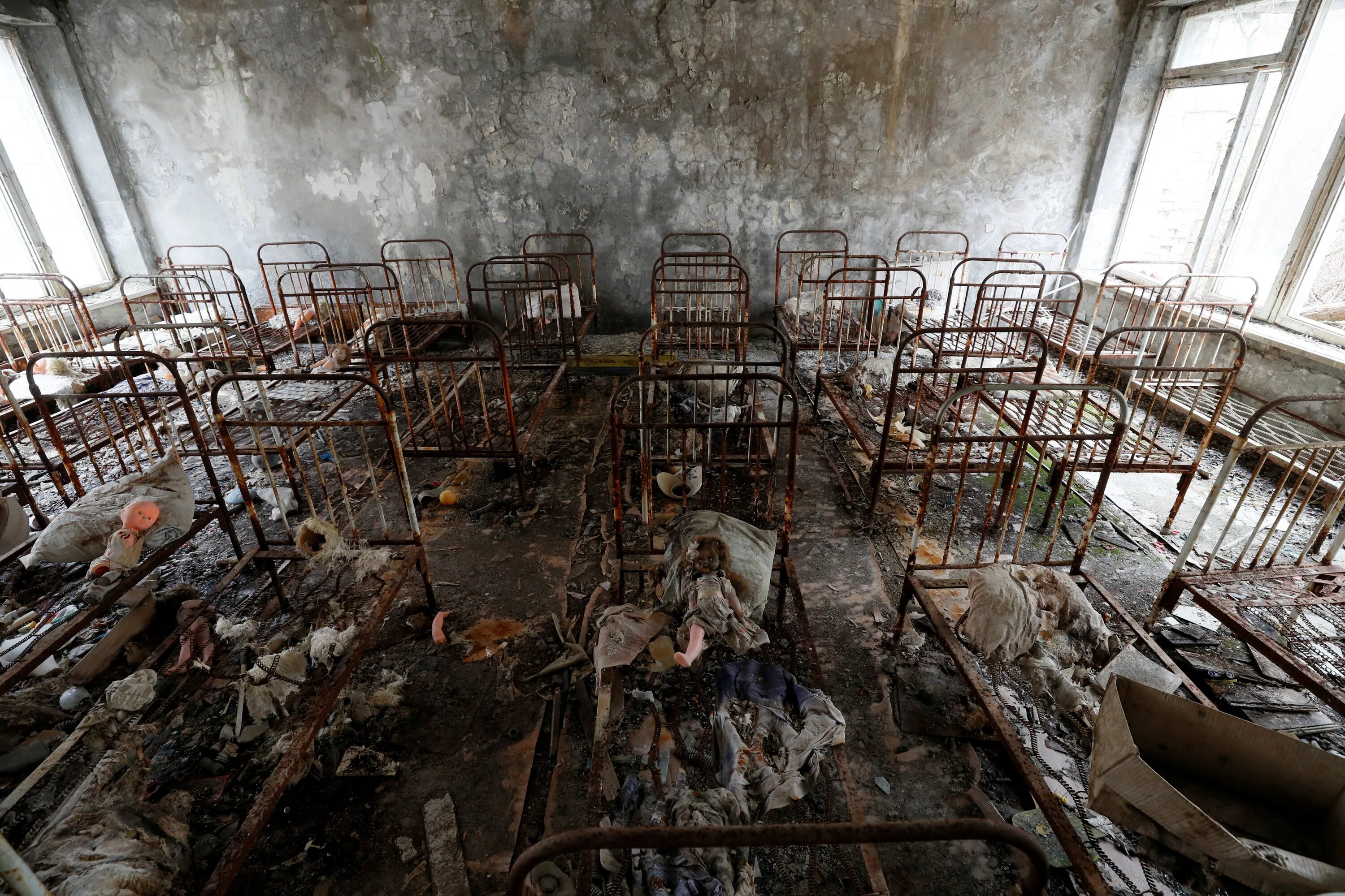 В каком году случилась чернобыльская катастрофа. Чернобыль Припять 1986. Зона отчуждения Чернобыльской АЭС 1986. Припять Чернобыль авария на ЧАЭС 1986. Припять ЧАЭС 2021.