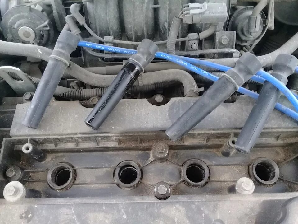 6. 6. Расположение свечных проводов шевроле лачетти 1. Spark plug wires in the car. Как стоят провода свечные 2 жзет.