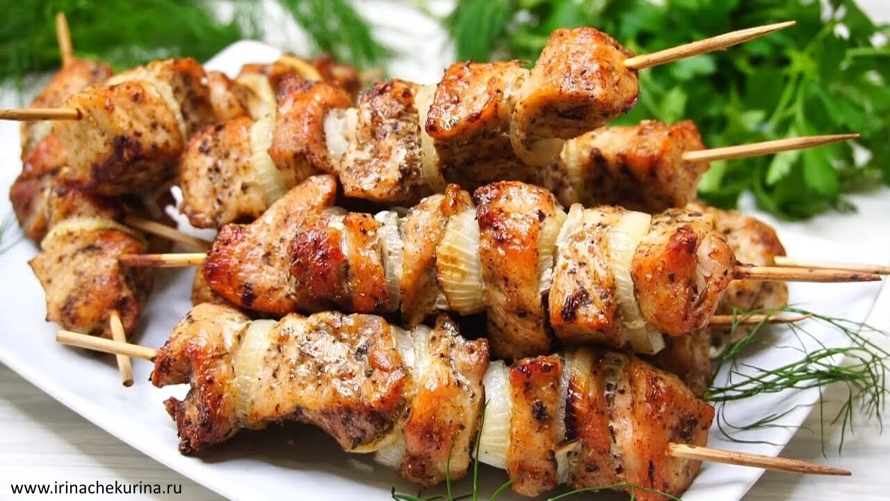 Как приготовить хороший шашлык. Куриные шашлычки на шпажках. куриные шашлычки на шпажках в духовке. шашлык свиной на шпажках. куриный шашлык в духовке на шпажках.