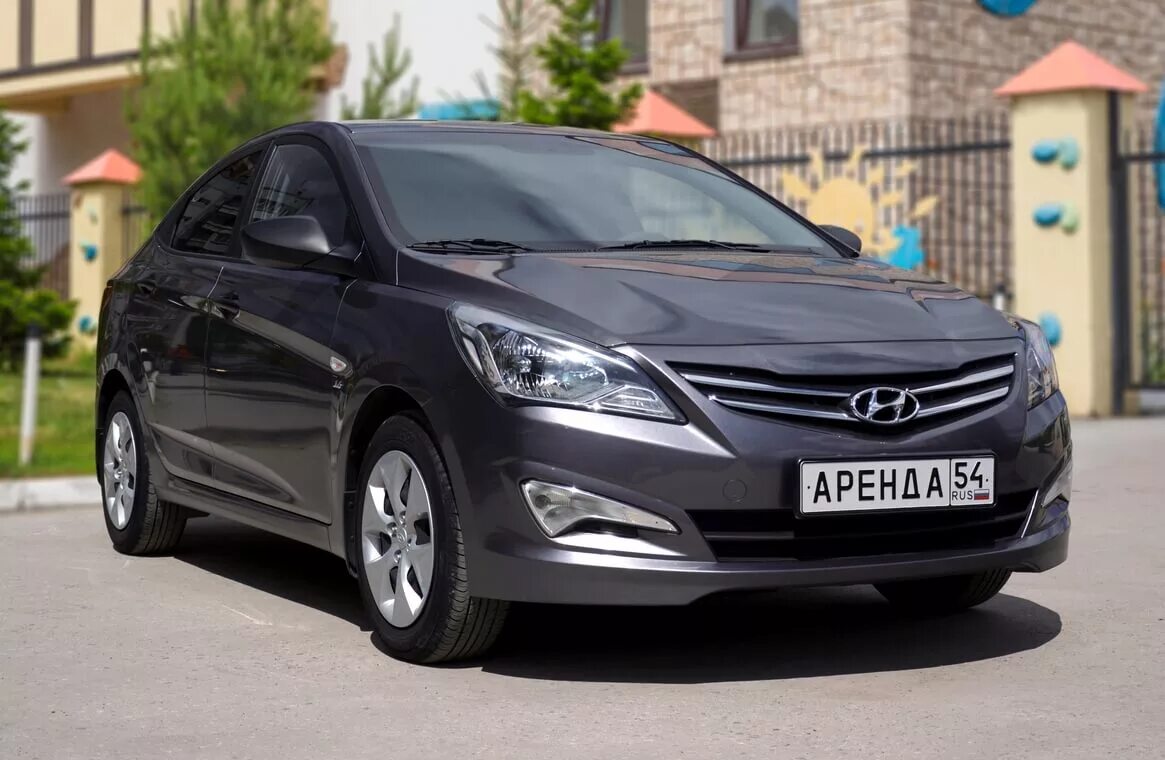 Купить солярис 2015г. Hyundai Solaris 2015 темно серый. Хендай Солярис серый 2015 года. Хендай Солярис 2015 тёмно серый. Солярис 2016 темно серый.