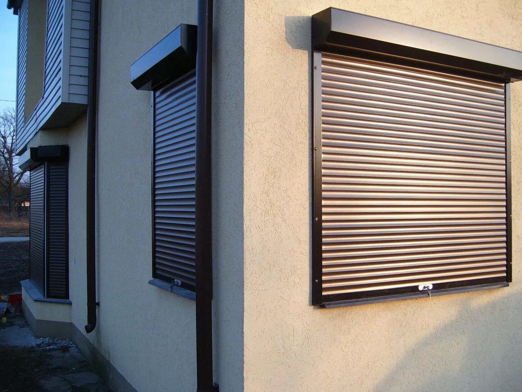 Ferrades ставни. Рольставни prestige alutech. Рольставни и роллеты alutech. Жалюзийная решетка сго 6-12ж. Системы ставней.