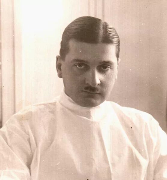 Антон романович нарколог. Нарколог казань. А. Бек врач. Доктор антон бек.