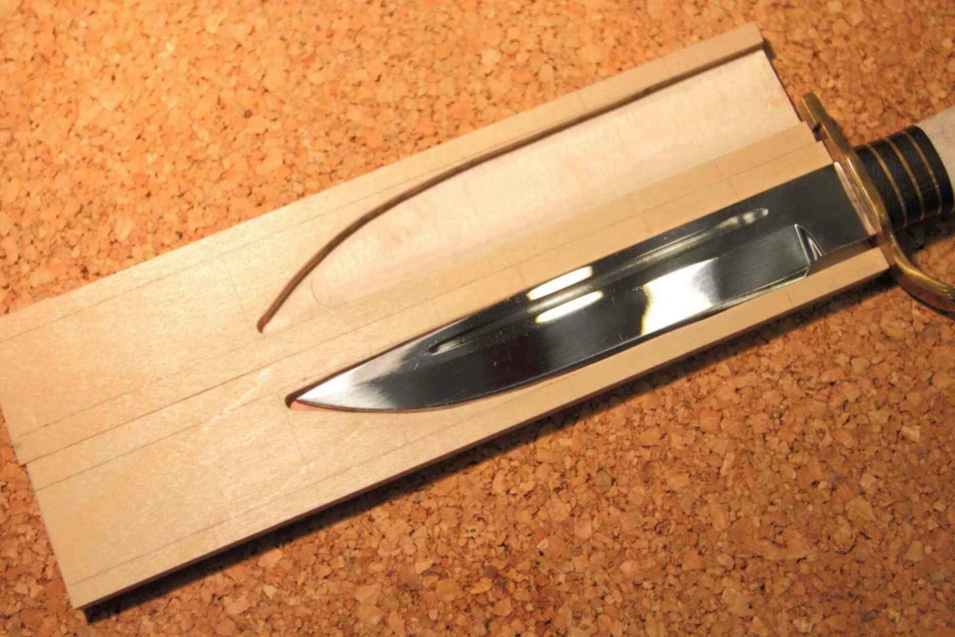 Как сделать ножны. Ножны для ножа из дерева. Изготовить ножны для ножа. Ножны из фанеры для ножа. Нож с упором.