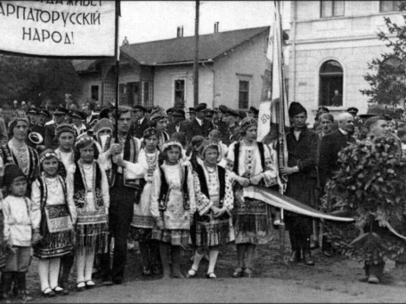 Русины закарпатья. Русина щель краснодарский край. Река русина щель. Галицкие русины. Кострома улицы.