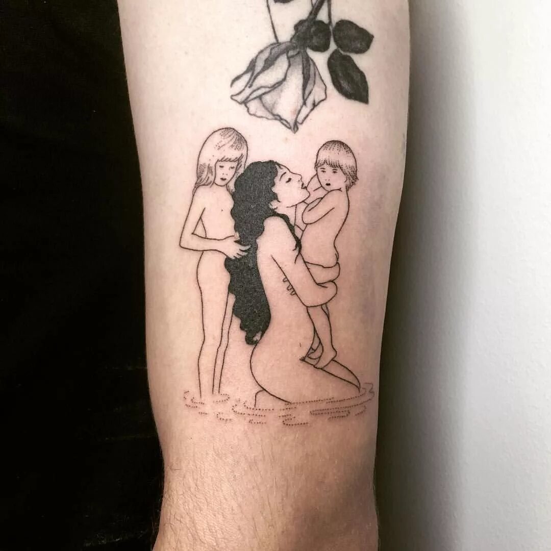 Татуировка на рождение ребенка. Семейное тату. Тату мама. Татуировка мама с двумя детьми. Тату мама и малыш.