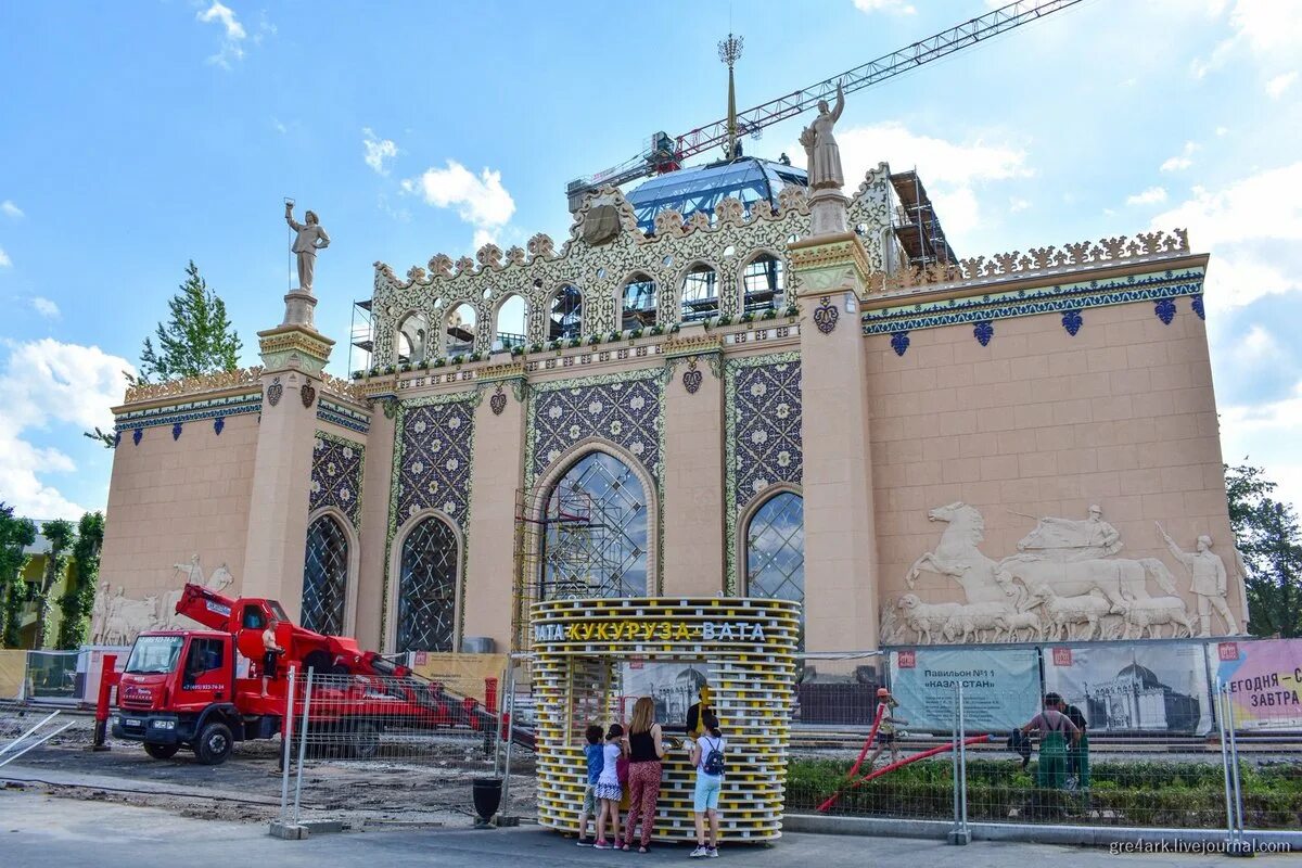 Павильон казахстан на вднх. Вднх павильон № 11 «казахстан». Павильон 11 вднх. Павильон казахстан металлургия. Павильон казахстан на вднх.