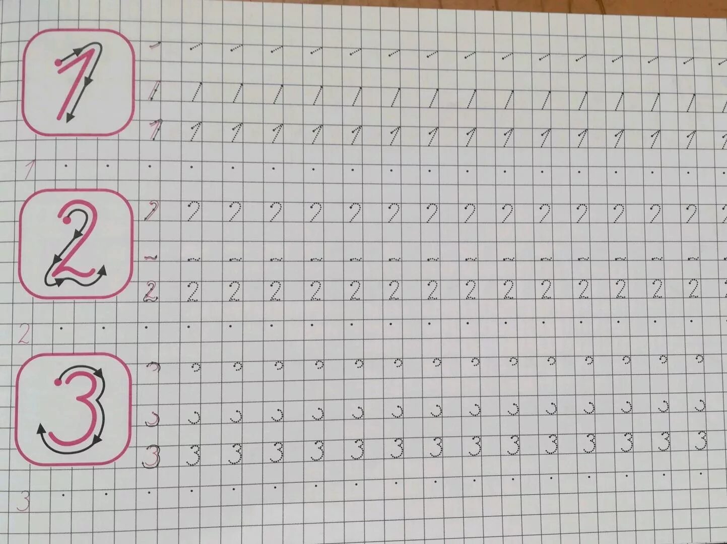 Морфологический разбор наречия памятка. Стих про цифру два шея тонкая и хвостик. Печатная цифра 2. Письменные под цифрой 2. Морфологический разбор тихим тихим-.