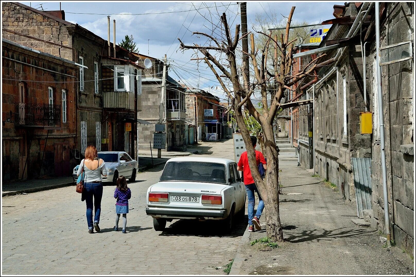 Street armenia. Street armenia. Улица абовяна в ереване. Улица кочара ереван. Центральная улица армении.