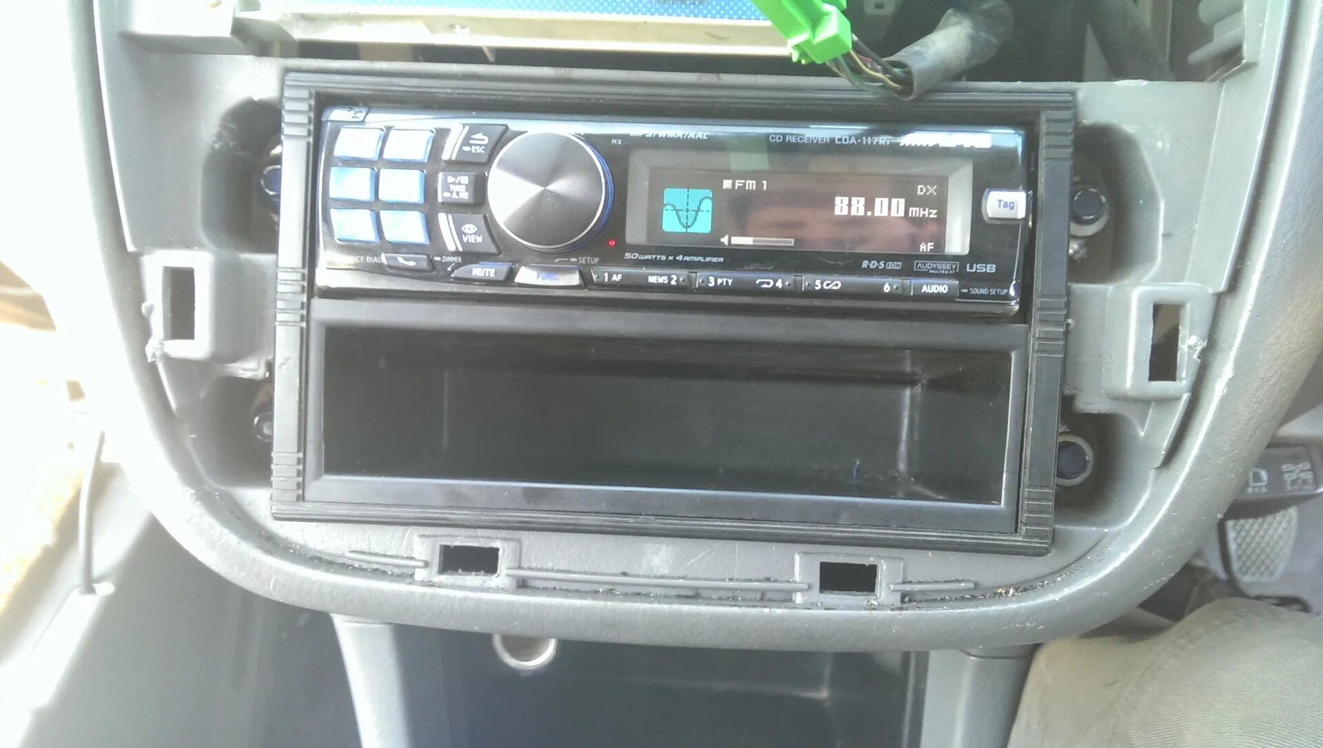 Поменял магнитолу - Honda CR-V (RE), 2 л, 2008 года автозвук DRIVE2