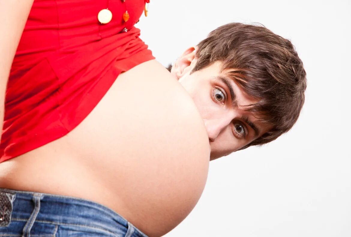 Фото беременный мальчик. Беременный живот. Беременный мальчик. Беременные парни.