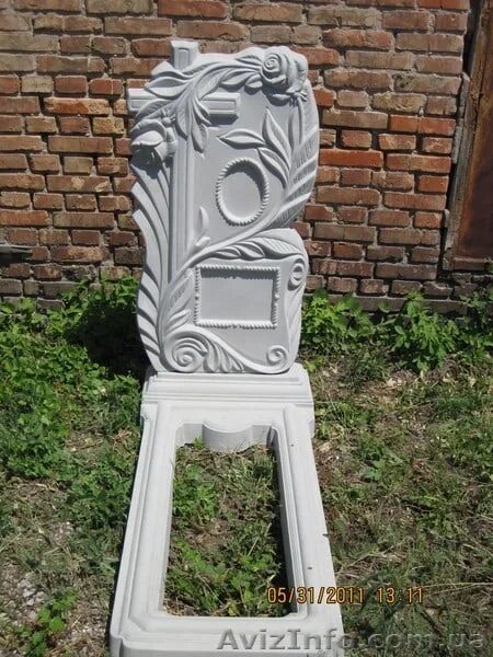 Памятники из кевларобетона. Бетонные памятники. Памятники из бетона. Надгробие из бетона. Покрасить памятник из бетона на кладбище чем.