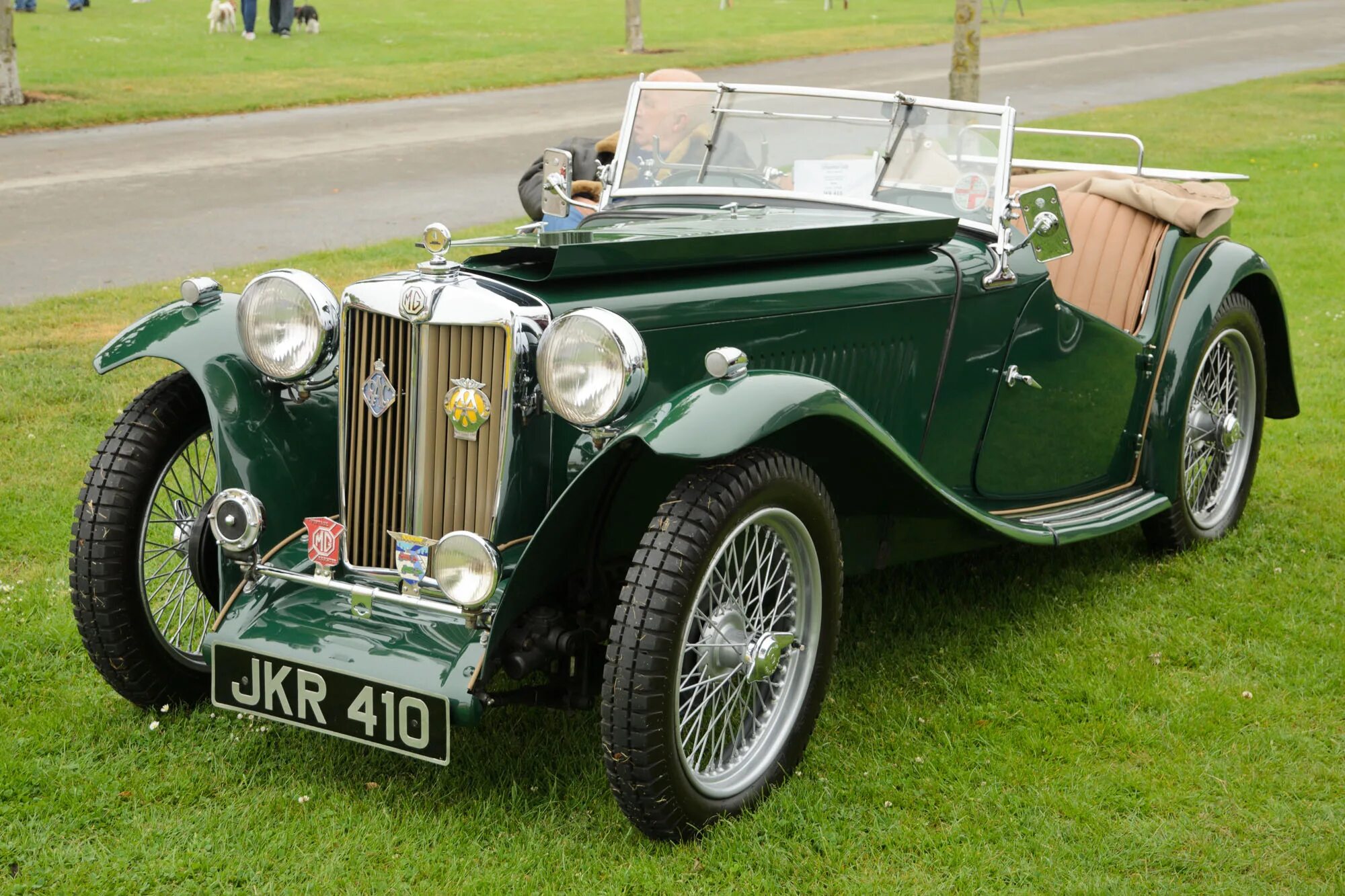 Mg tc midget. Mg tc. Mg midget автомобиль. Родстер mg tc 1945 г. Mg-tc 1945.