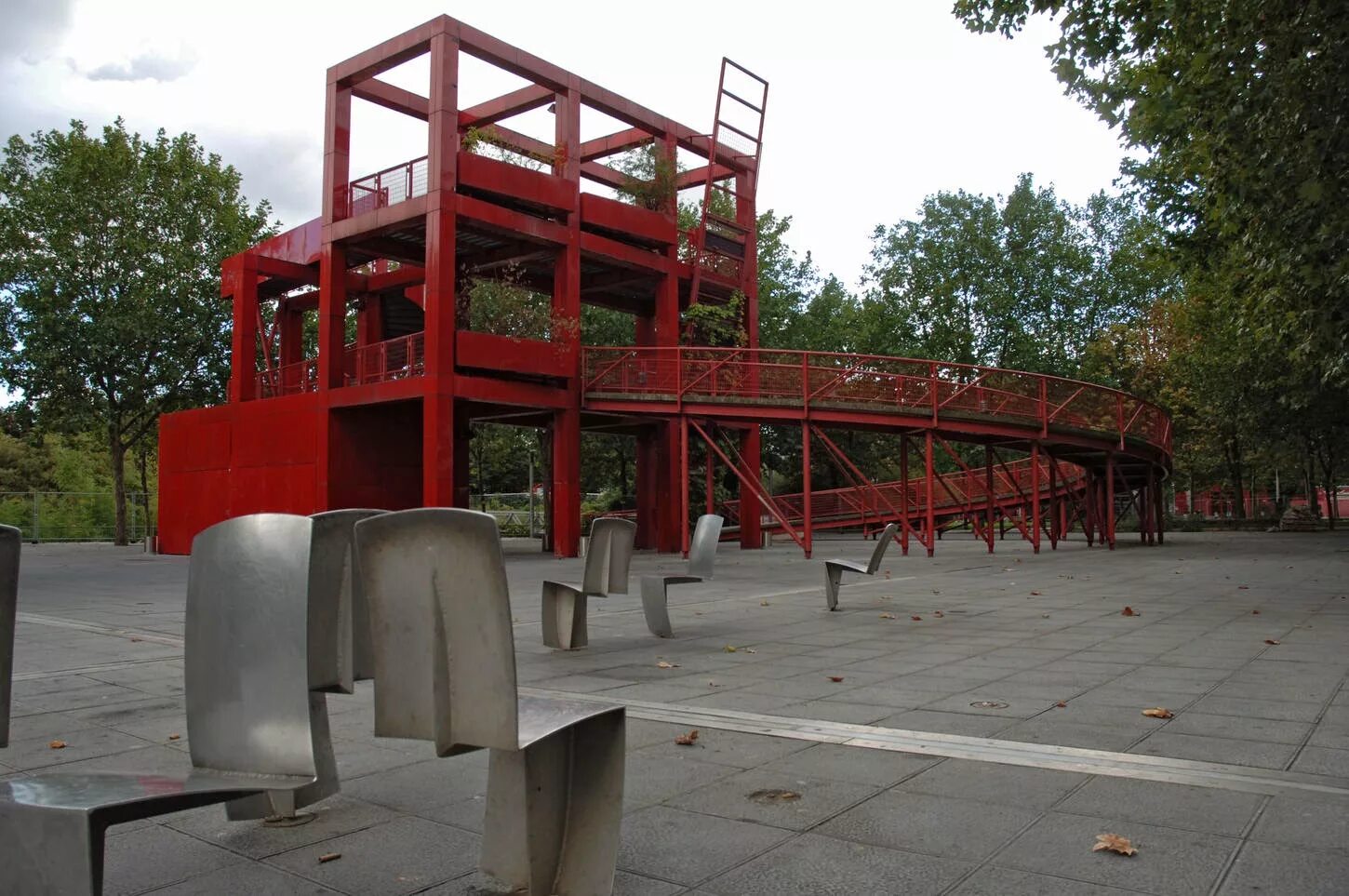 Ля парка. Парк де ла Виллет. Бернард чуми парк ла Виллет. Parc de la Villette в Париж. Парк Виллет в Париже Архитектор.