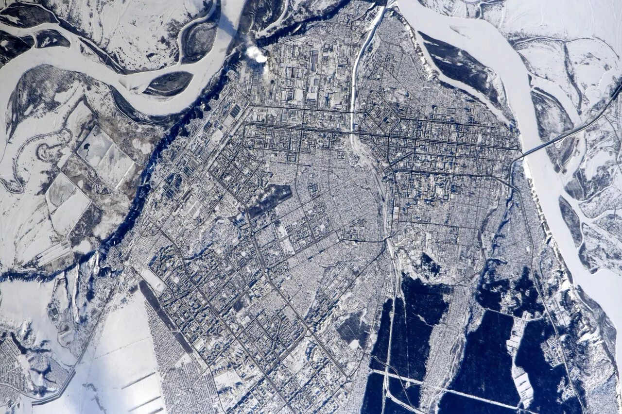 Снимки со спутника курган. Спутниковый снимок города. Барнаул вид из космоса. Кузбасс с космоса. Старые снимки из космоса.