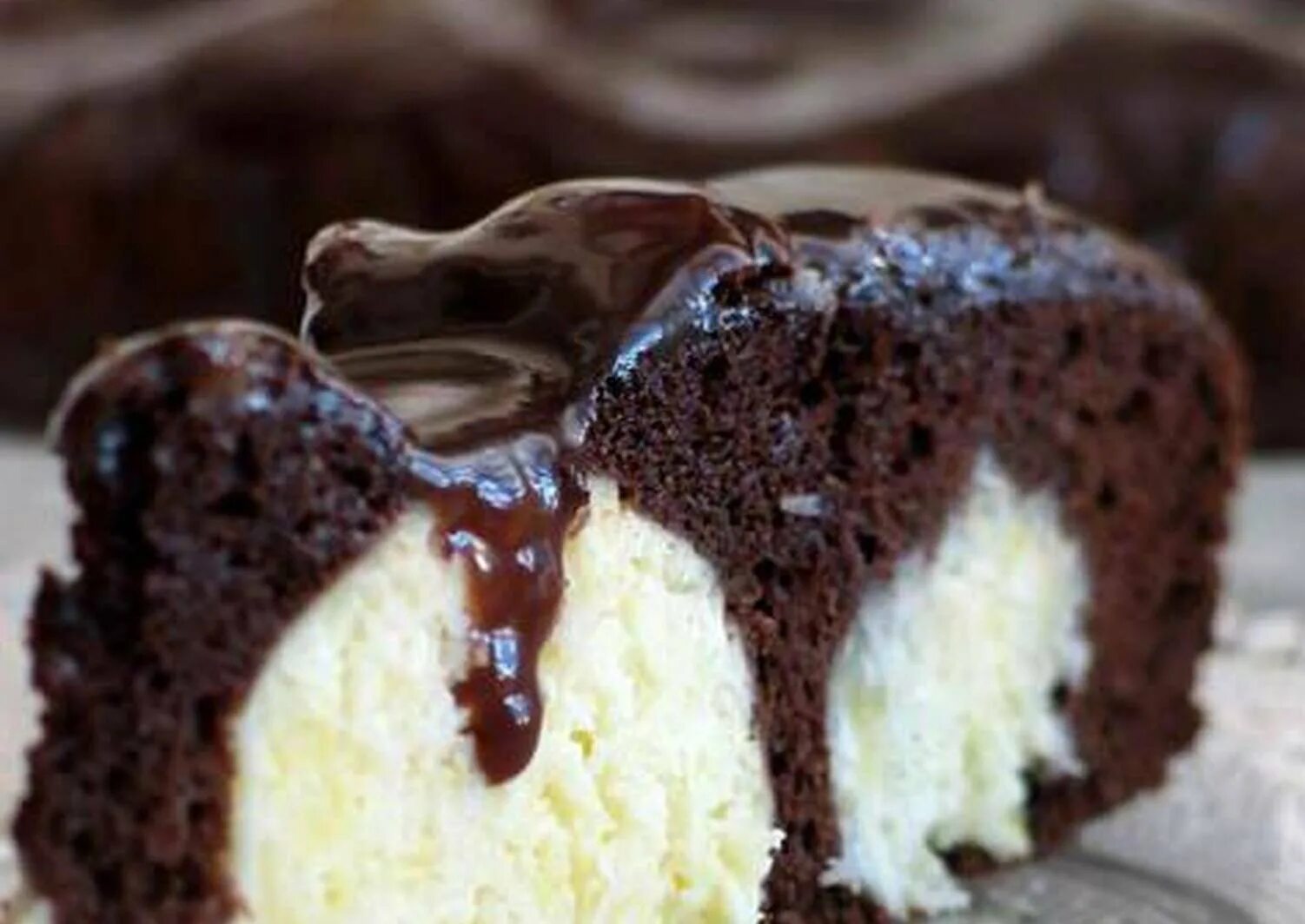 Белькович шоколадно творожный пирог. Шоколадно творожный пирог. Шоколадный торт с творожными шариками. Шоколадный кекс с творожными шариками. Шоколадный пирог с творожными шариками.