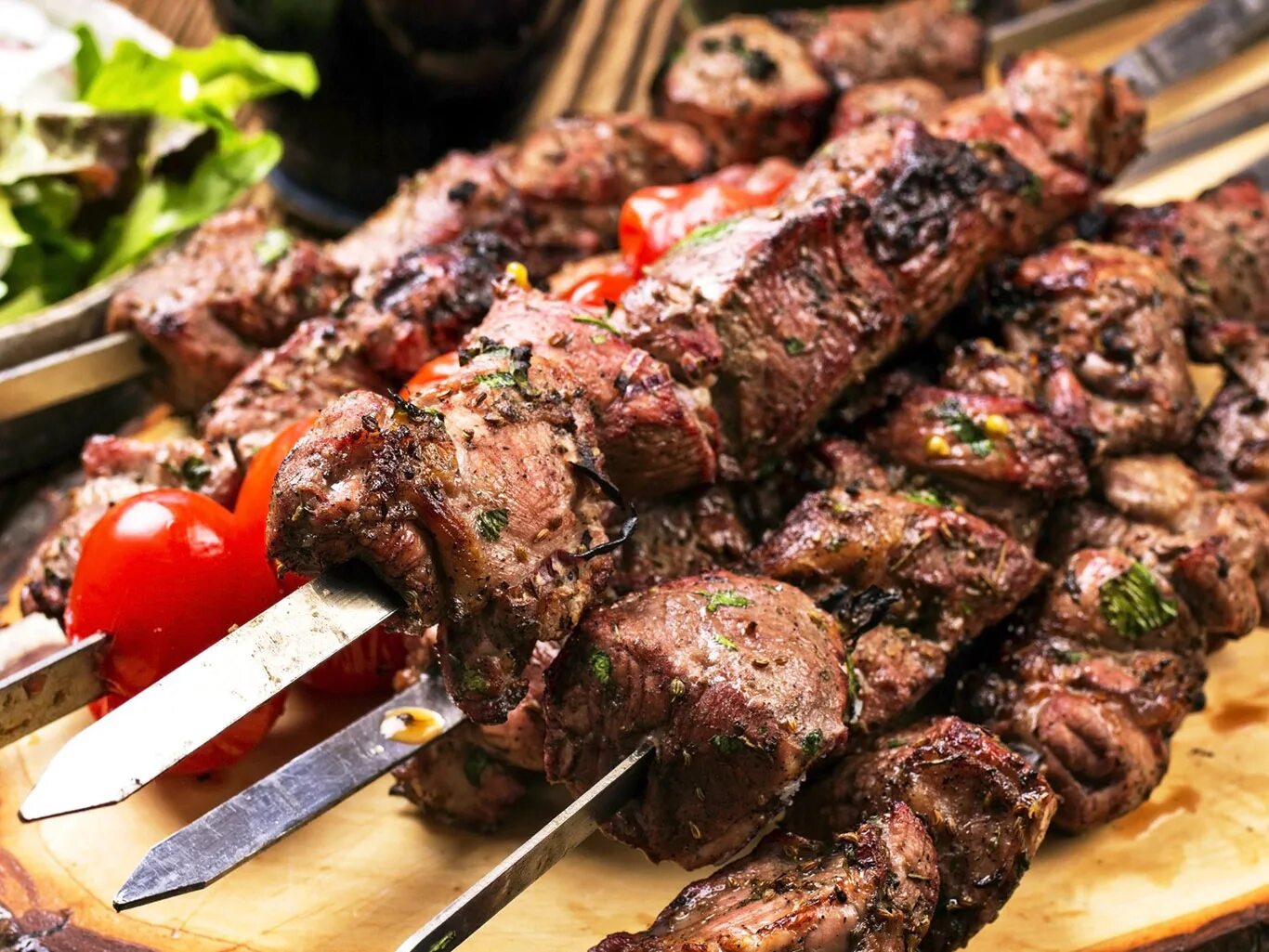 Как сделать вкусный шашлык. Шашлык. кавказский шашлык. шашлык из говяжьей вырезки. шашлык из свинины на мангале.