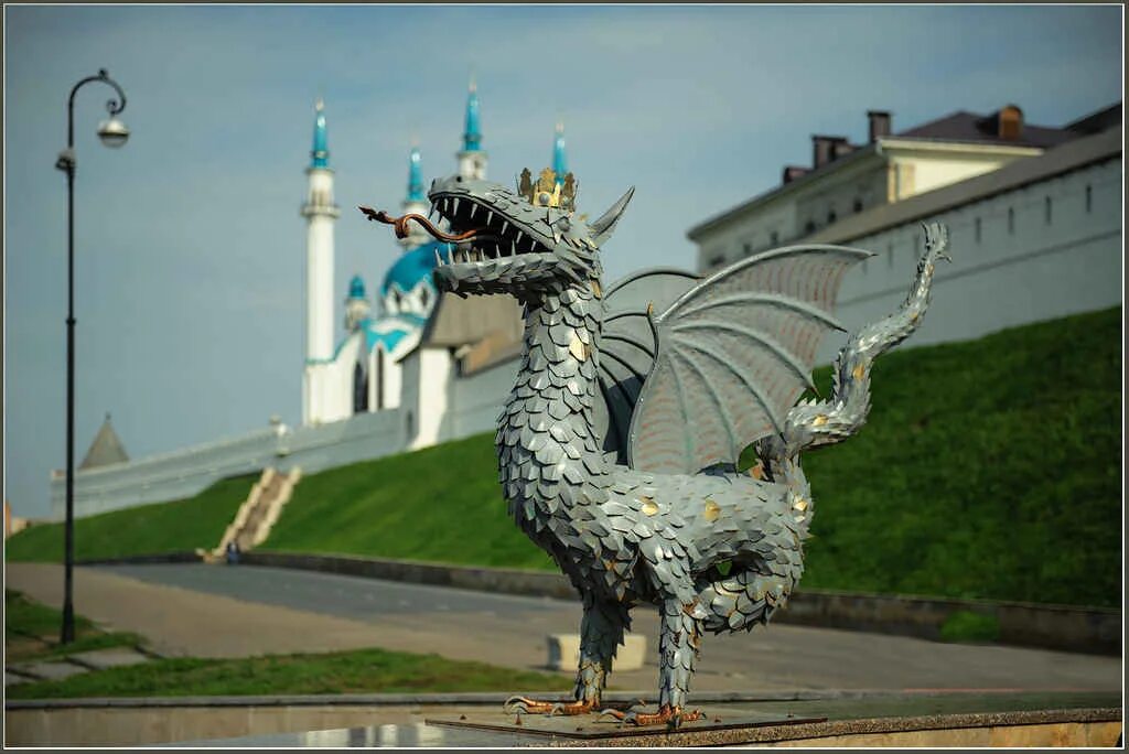 Дракон зилант. Символ Казани дракон Зилант. Символ города Казань Зилант. Змей Зилант герб Казани. Казань Зилант флаг.